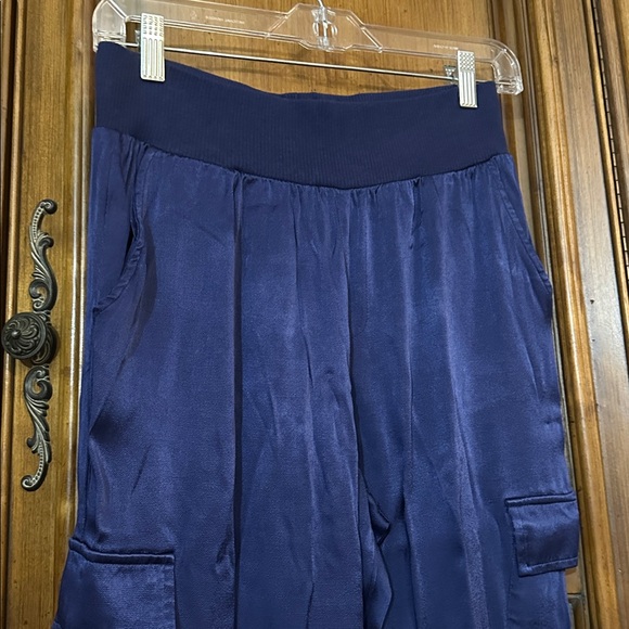 Boston Proper Like NEW Charmeuse Cargo 2Piece Elevated Luxe Lounge Set Small - Picture 12 of 17